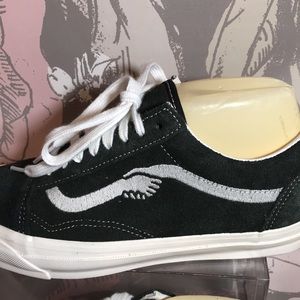 vans handshake shoes